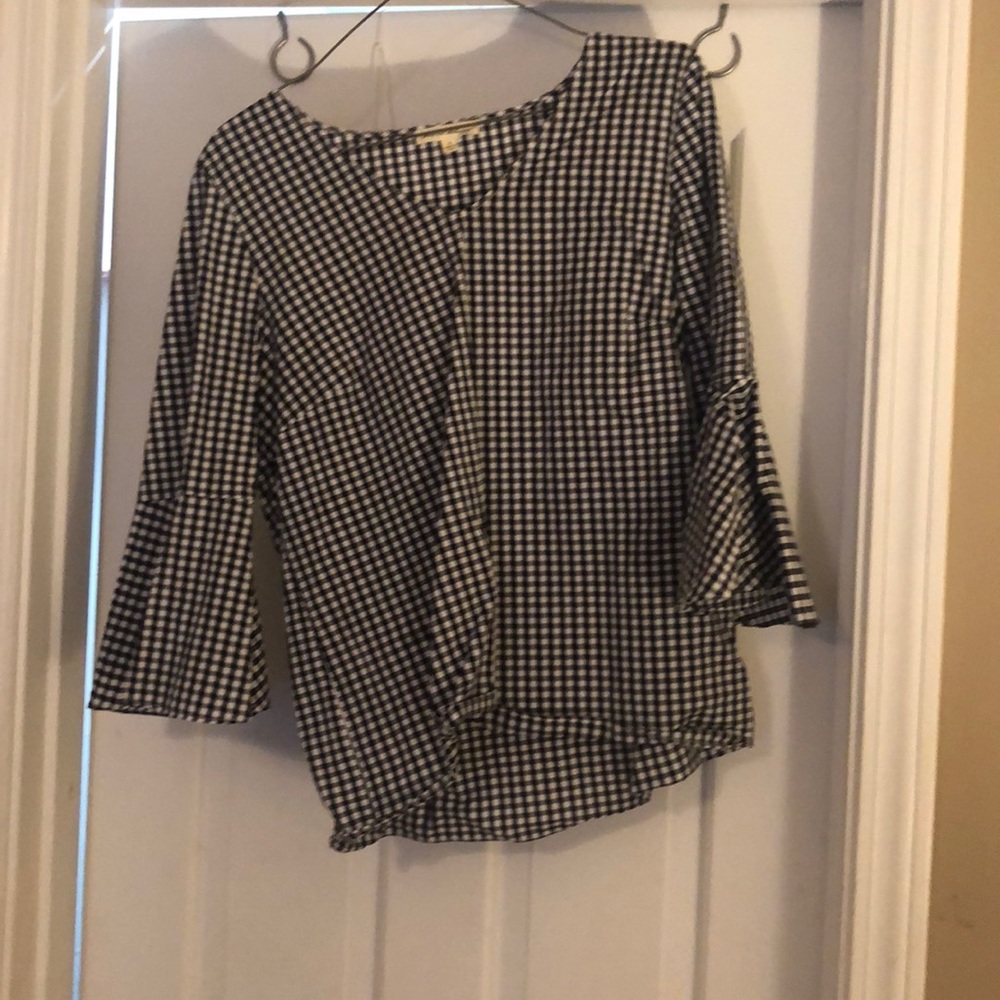 Super cute bell sleeve top.